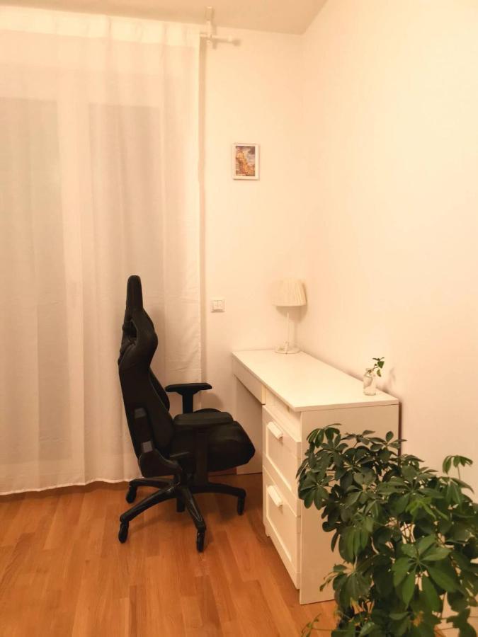 Gemuetliches Privatzimmer In Geraeumiger Gemeinschaftswohnung ドレスデン エクステリア 写真